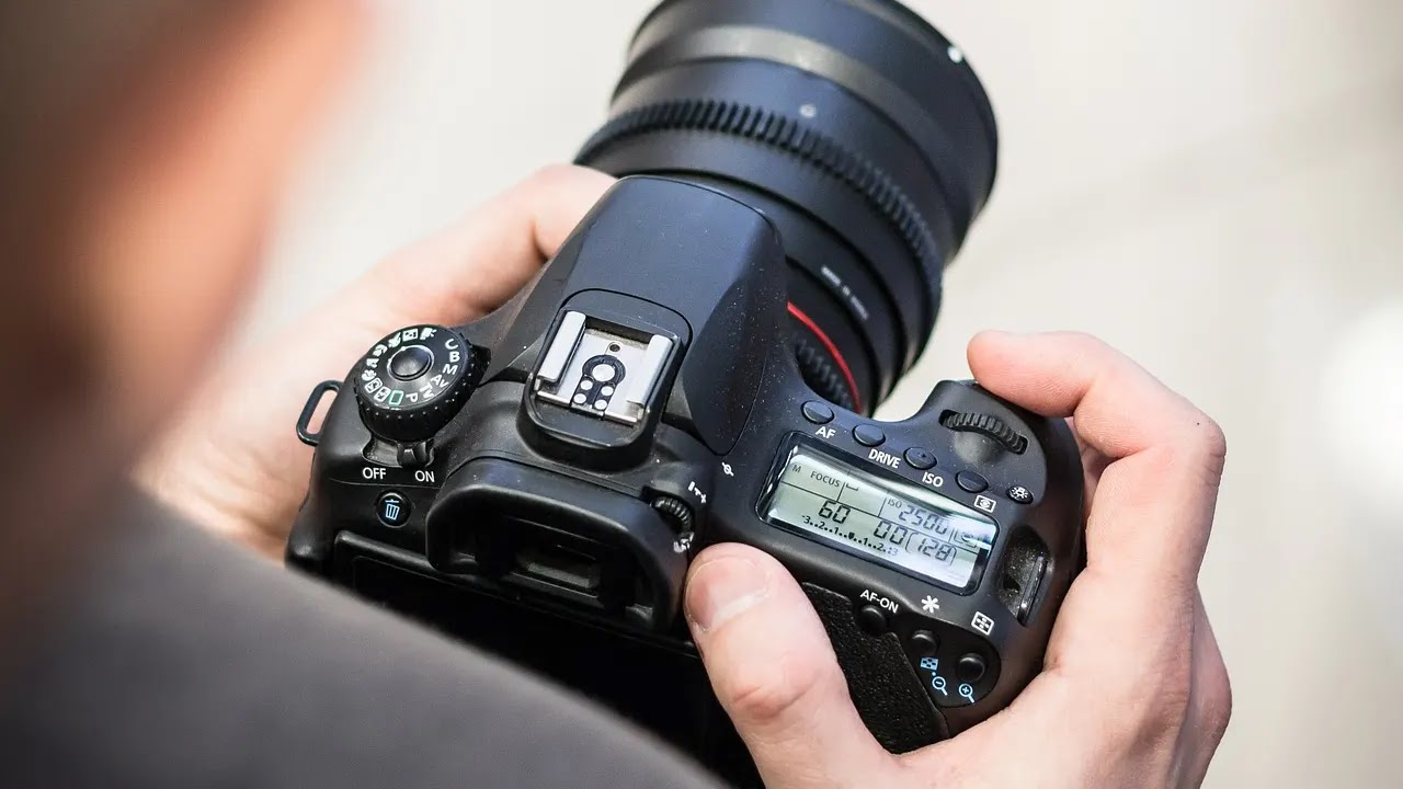Peralatan Fotografi Untuk Traveling: Kamera, Lensa, Aksesoris